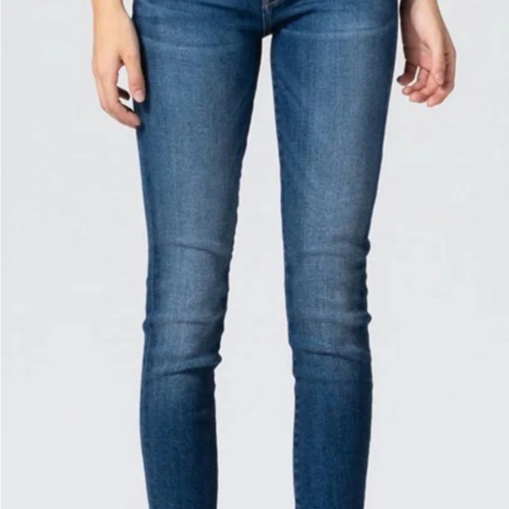 Vervet | High Rise Skinny Stretch Jeans with Distressed Hem | Sz 30
